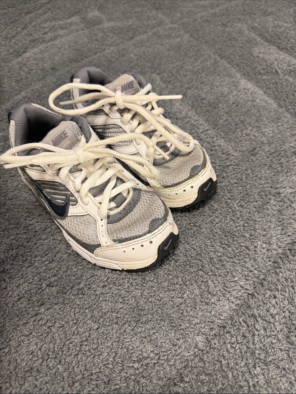 Nike Kids White and Gray Lace-Up Sneakers - Picture 4 of 12